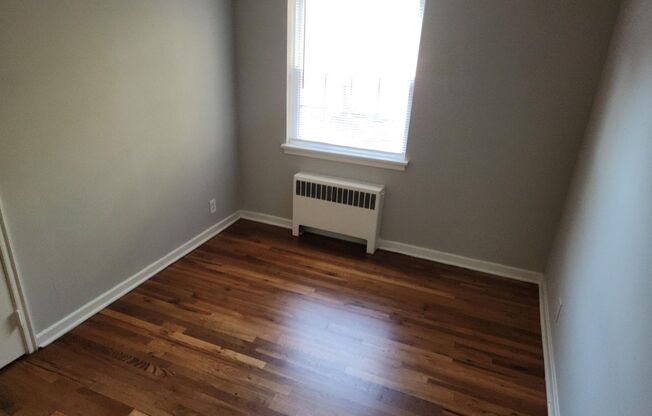 2 beds, 1 bath, 897 sqft, $2,335, Unit G-14