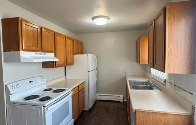 7920 & 7930 W 10th Ave – Spacious 1 & 2 Bedroom Apartments in Lakewood!