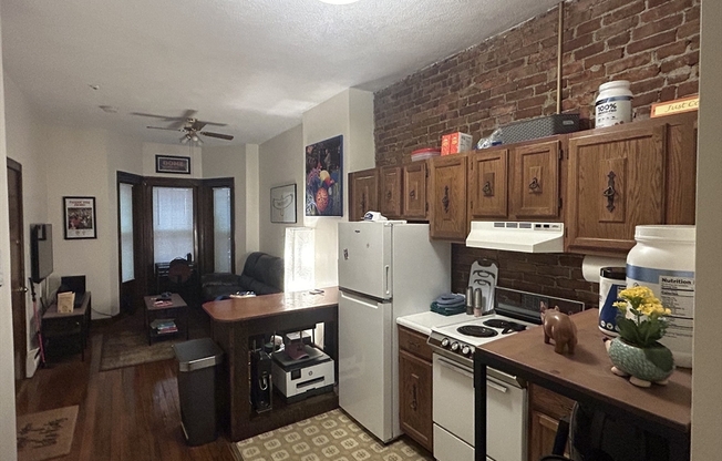 1 bed, 1 bath, 900 sqft, $2,400, Unit 1