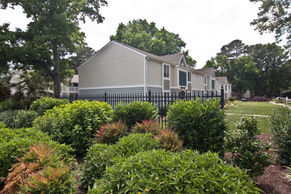 Linkhorn Bay Apartments