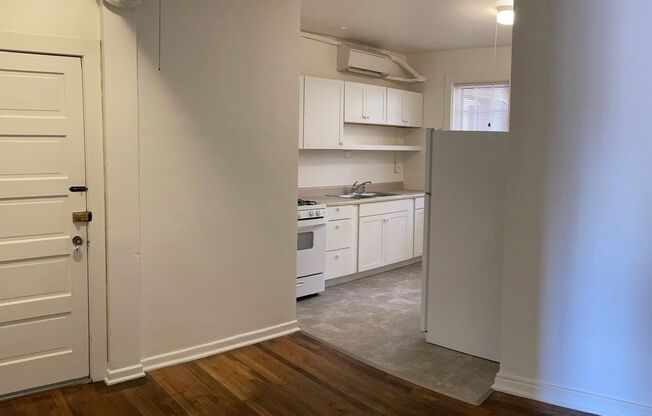 1 bed, 1 bath, $1,300, Unit 202