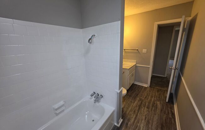 2 beds, 1.5 baths, 925 sqft, $800