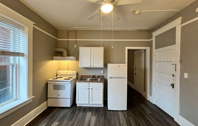 Studio, 1 bath, 270 sqft, $645, Unit 214