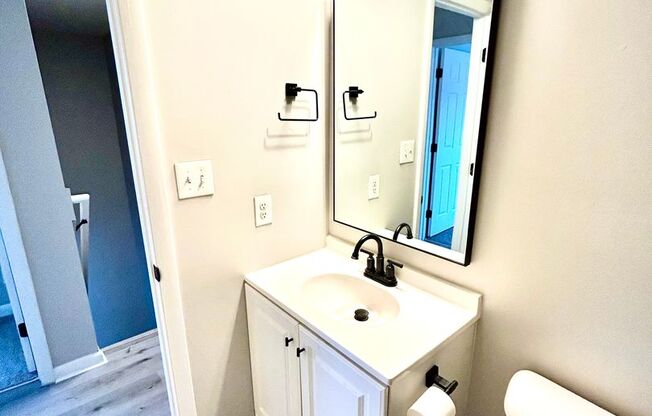 2 beds, 1.5 baths, 1,100 sqft, $1,090, Unit 704-C