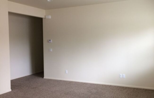 2 beds, 1 bath, $1,445, Unit 1869-2