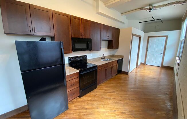 2 beds, 1.5 baths, 1,092 sqft, $1,425, Unit 700 Linden Ave Apt 303