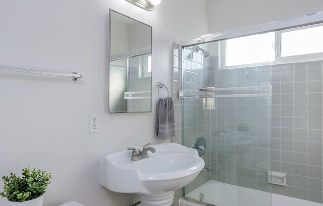 Studio, 1 bath, 444 sqft, $1,525, Unit 30