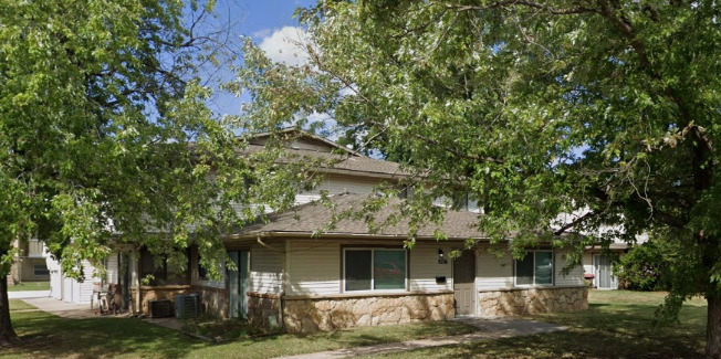 8716 W UNIVERISTY