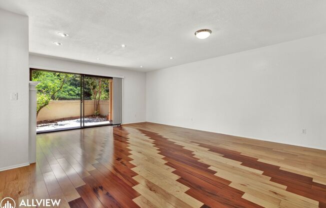 *MOVE-IN SPECIAL $100 OFF FIRST MONTH'S RENT*   Stylish Downstairs 2-Bedroom Corner Unit in Scripps Ranch