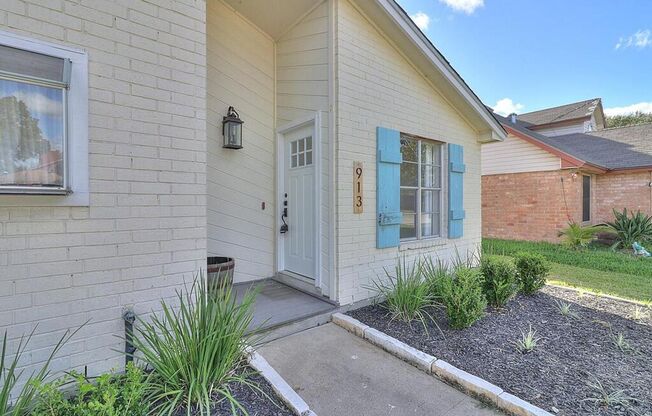 913 Saint Timothy St - 3/Bed 2/Bath $1,715/mo