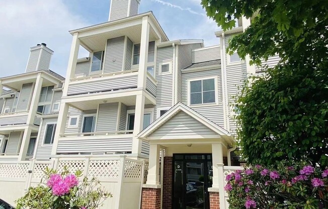 2 beds, 2 baths, 826 sqft, $2,500, Unit D309