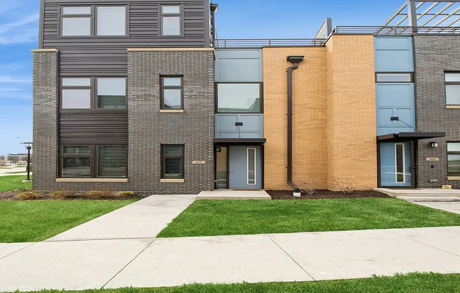 Luxurious 3-Bedroom, 2-Bathroom Townhouse – Des Moines