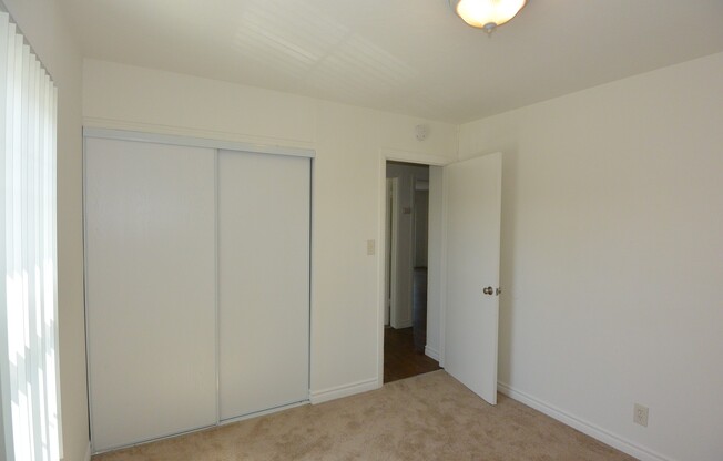 3 beds, 1.5 baths, $2,700, Unit 2214-4