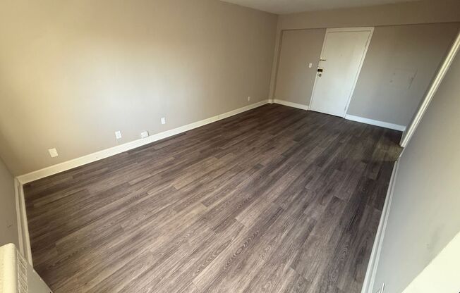 Studio, 1 bath, 400 sqft, $895, Unit #418