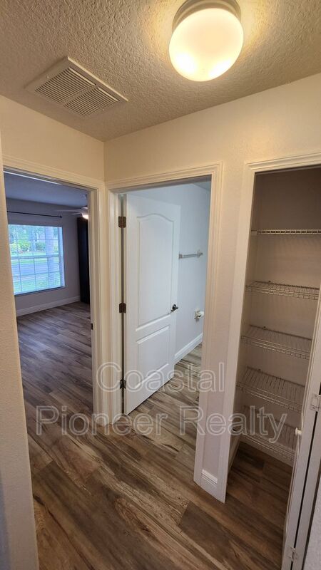 11404 HOLMBRIDGE LN