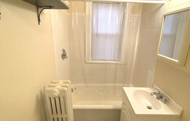 Studio, 1 bath, $825, Unit 05