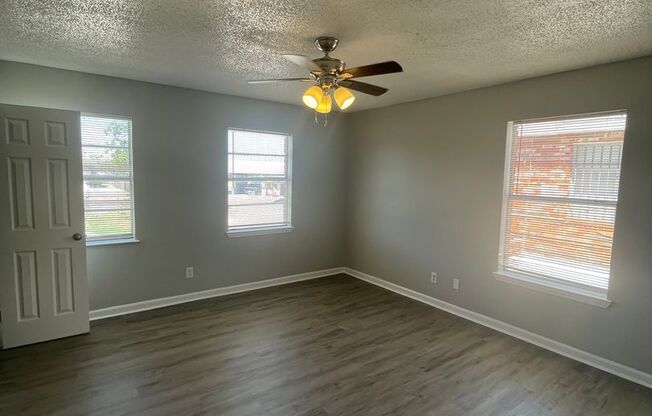 2 beds, 1.5 baths, 1,152 sqft, $1,100, Unit Apt #06