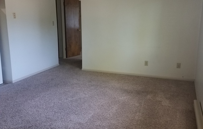 2 beds, 1 bath, 620 sqft, $650, Unit #22