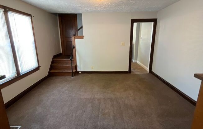 3 beds, 1 bath, 1,050 sqft, $1,125, Unit 1190