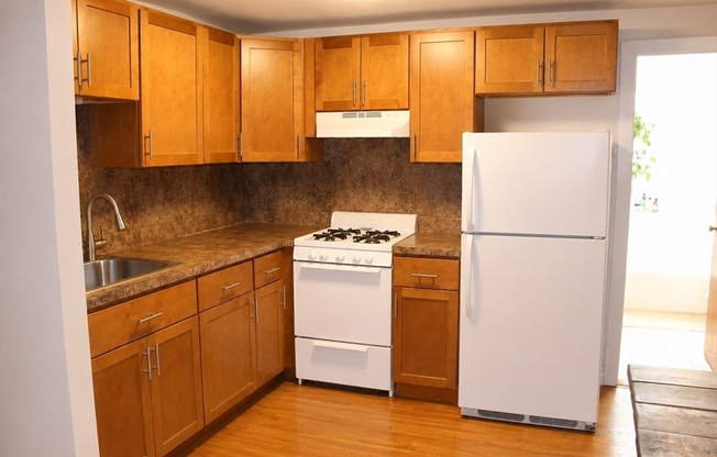 23 E SPRINGFIELD