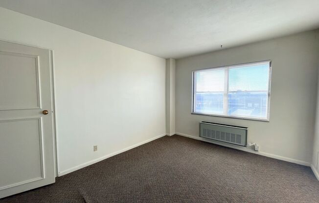 1 bed, 1 bath, 805 sqft, $500, Unit 6D