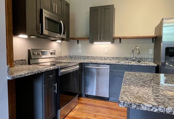 2 beds, 2 baths, 953 sqft, $1,848, Unit Bay 5 Unit 221