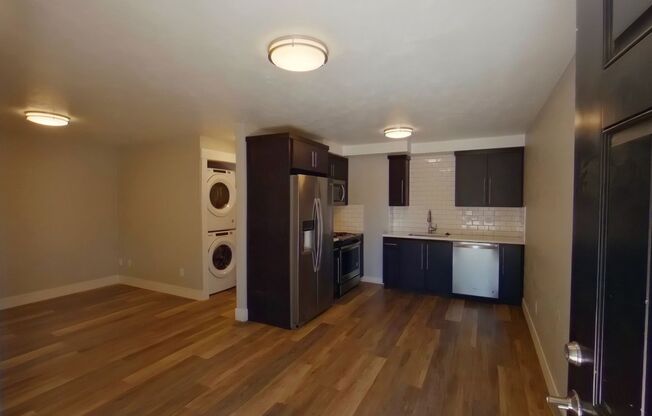 2 beds, 1 bath, $1,700, Unit 4