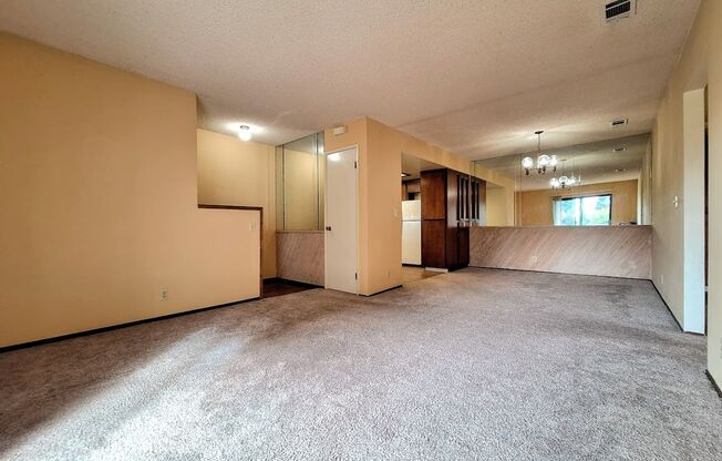 Spacious Second Floor 1bd Condo With Laundry In Unit, Pool, Balcony, & Carport!