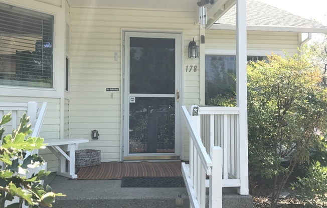 3 beds, 2 baths, $2,300