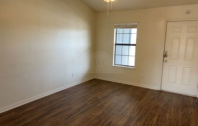 2 beds, 1 bath, $800, Unit 103 Truman Ave W Unit 8