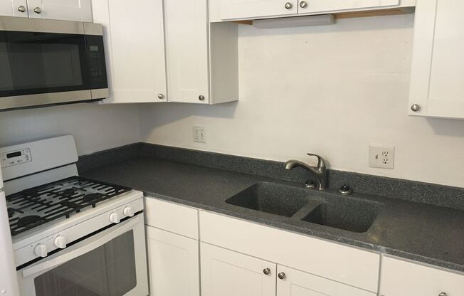 1 bed, 1 bath, $725, Unit 2