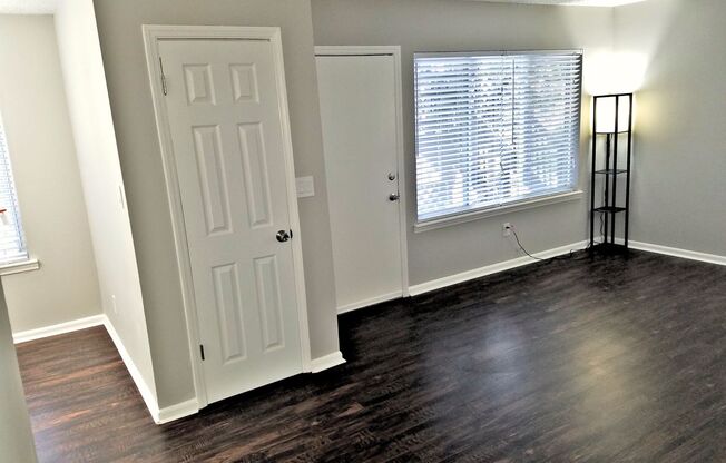 2 beds, 1 bath, 850 sqft, $950, Unit Apt D