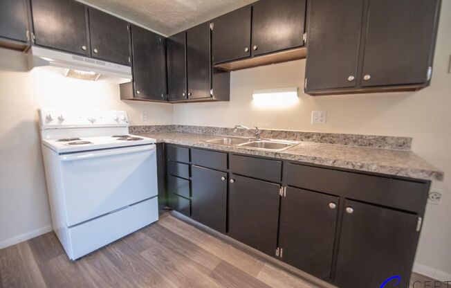 2 beds, 1 bath, 840 sqft, $1,210, Unit 36