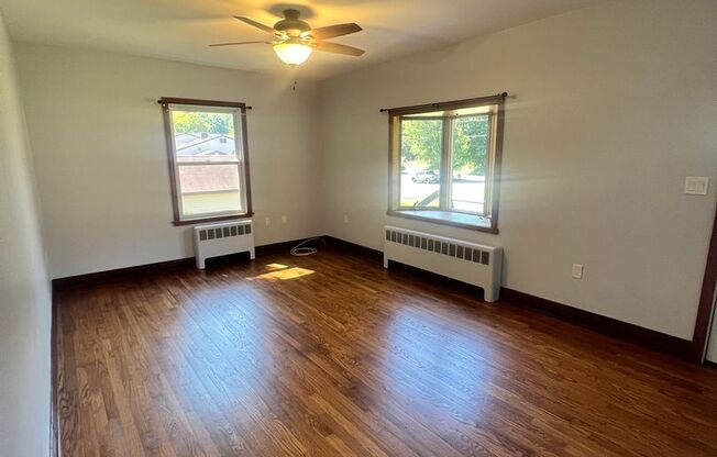 2 beds, 1 bath, $1,995