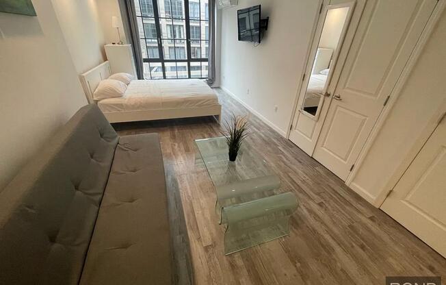 3 beds, 3 baths, $8,000, Unit 4C