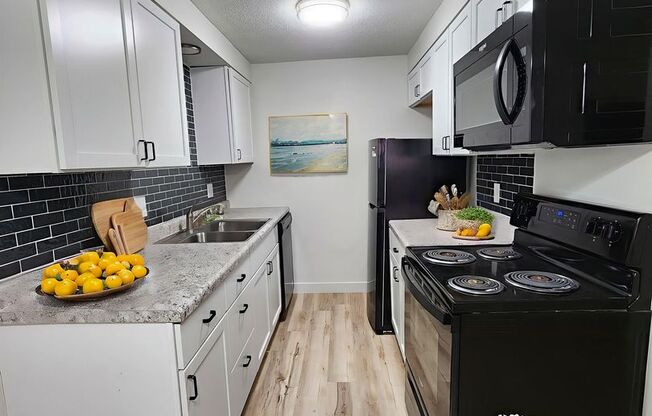 2 beds, 1 bath, 832 sqft, $950, Unit 6800 W 46th - Unit 04