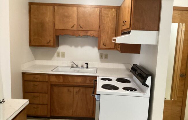 1 bed, 1 bath, 676 sqft, $775, Unit 4