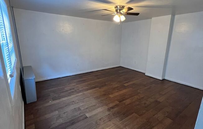 2 beds, 1 bath, $800, Unit 1156 B