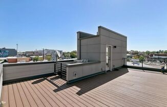 2 Bedroom Townhome in the Heart of Rino!