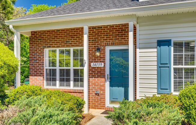 Beautiful 2 Bed 2.5 bath townhome in Bennington Place with an open loft!
