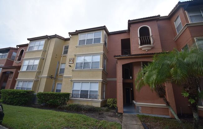 1/1 in near Mall at Mellinnia! AVAILABLE NOW!