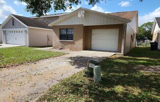 Three Bedroom Two Bath Home in S Lakeland