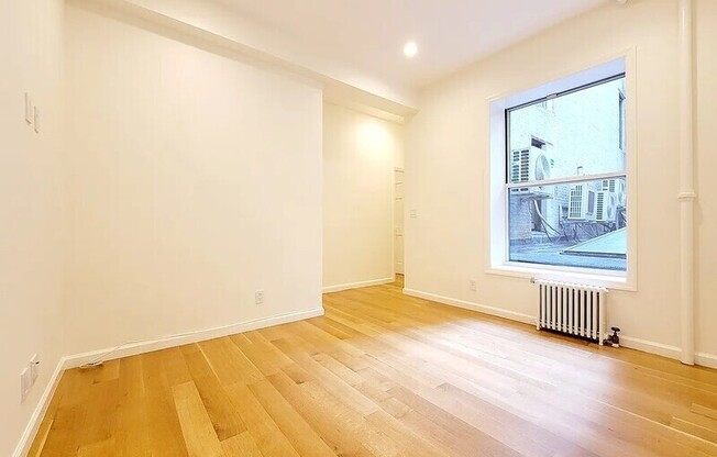 21 1 AVE