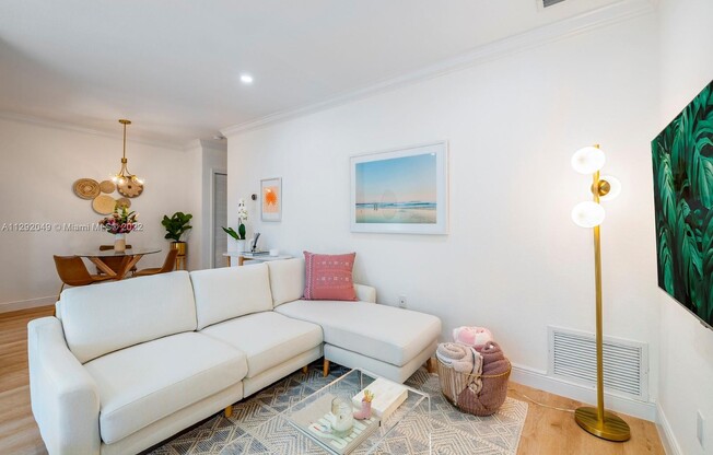 35 EDGEWATER DR