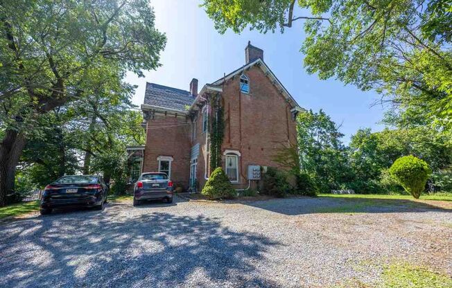 991 Leon Road
