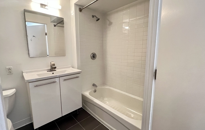 1 bed, 1 bath, 693 sqft, $2,900, Unit 318