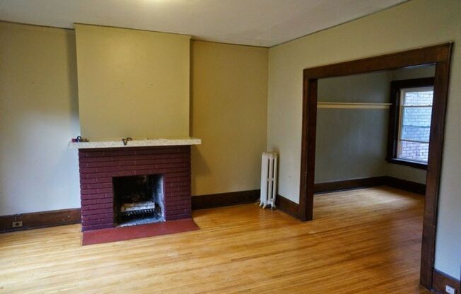 4 beds, 1 bath, $1,775, Unit 1732 E 5th Street