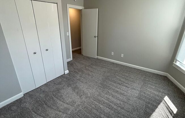 735 East 16th Street (New Town)