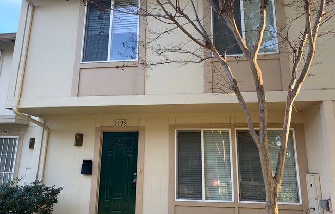 Remodeled 4 bedroom end unit townhouse