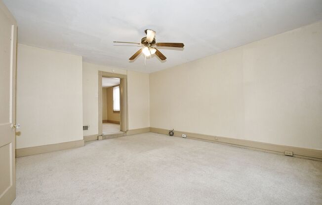 2 beds, 1 bath, $1,200, Unit Unit 1